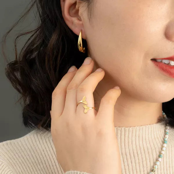 Whale Tale Wrap Ring in Gold